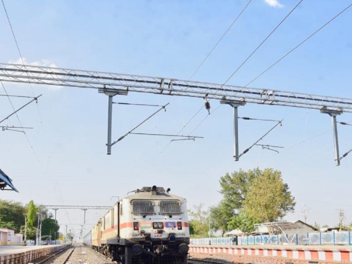 Trial of doubling of Daund Manmad railway line, Belapur to Puntamba work completed | दौंड मनमाड रेल्वे मार्गाच्या दुहेरीकरणाची चाचणी, बेलापूर ते पुणतांबा काम पूर्ण Trial of doubling of Daund Manmad railway line, Belapur to Puntamba work completed | दौंड मनमाड रेल्वे मार्गाच्या दुहेरीकरणाची चाचणी, बेलापूर ते पुणतांबा काम पूर्ण