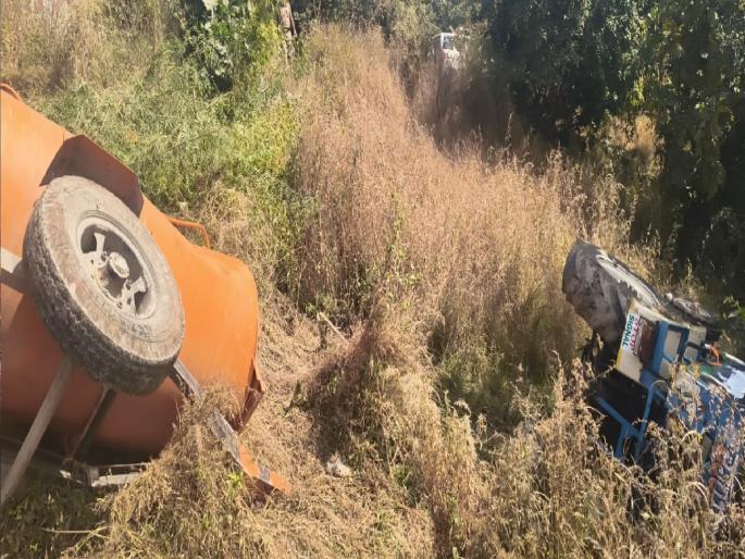 Worker killed, six seriously injured as tractor falls into ravine between Masa Belewadi and Bolavi in Kagal taluka kolhapur | Kolhapur Accident: ट्रॅक्टर दरीत कोसळून कामगार ठार, सहा जण गंभीर जखमी Worker killed, six seriously injured as tractor falls into ravine between Masa Belewadi and Bolavi in Kagal taluka kolhapur | Kolhapur Accident: ट्रॅक्टर दरीत कोसळून कामगार ठार, सहा जण गंभीर जखमी