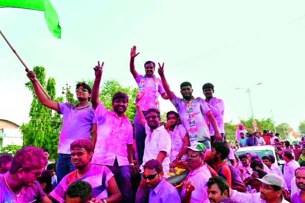  BJP, Congress in the Belgaum District, the combination of the Integrated Success Integration Committee: BJP in the city, Congress supremacy in rural areas, | बेळगाव जिल्ह्यात भाजप, काँग्रेसला संमिश्र यश एकीकरण समितीचा धुव्वा : शहरात भाजप, ग्रामीण भागात काँग्रेसचे वर्चस्व,