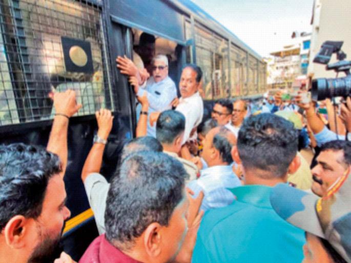 Police repression in Belgaum; Marathi speakers were taken into custody, there was a backlash in the legislature | बेळगावात पोलिसांची दडपशाही; मराठी भाषकांना घेतले ताब्यात, विधिमंडळात उमटले पडसाद Police repression in Belgaum; Marathi speakers were taken into custody, there was a backlash in the legislature | बेळगावात पोलिसांची दडपशाही; मराठी भाषकांना घेतले ताब्यात, विधिमंडळात उमटले पडसाद