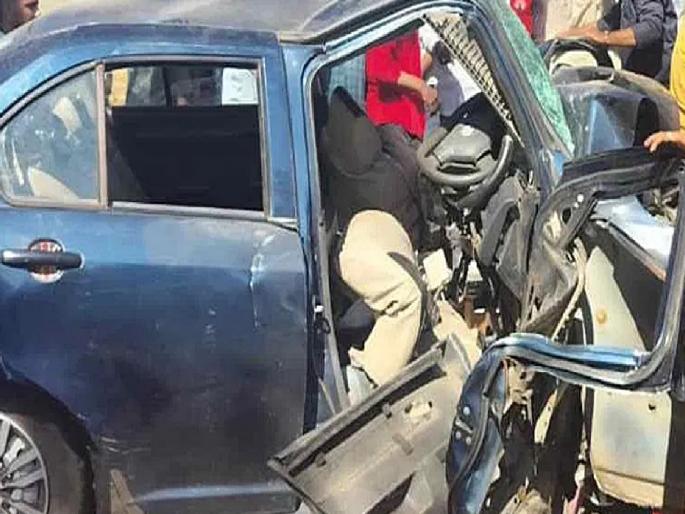 Six people were killed in an accident near Belgaum | नियंत्रण सुटल्याने कार झाडावर आदळली; सहा ठार, चौघे जखमी Six people were killed in an accident near Belgaum | नियंत्रण सुटल्याने कार झाडावर आदळली; सहा ठार, चौघे जखमी