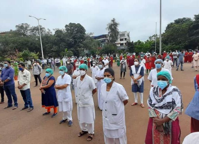 What exactly is going on in Belgaum? | बेळगावमध्ये नेमकं चाललंय तरी काय?, उपचार मिळत नसल्याच्या तक्रारी What exactly is going on in Belgaum? | बेळगावमध्ये नेमकं चाललंय तरी काय?, उपचार मिळत नसल्याच्या तक्रारी