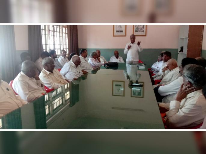 Maharashtra Integration Committee held a meeting in Belgaum on December 26 with slogan 'Chalo Kolhapur' | मध्यवर्ती महाराष्ट्र एकीकरण समितीचा २६ डिसेंबरला 'चलो कोल्हापूरचा' नारा, बेळगावात झाली बैठक