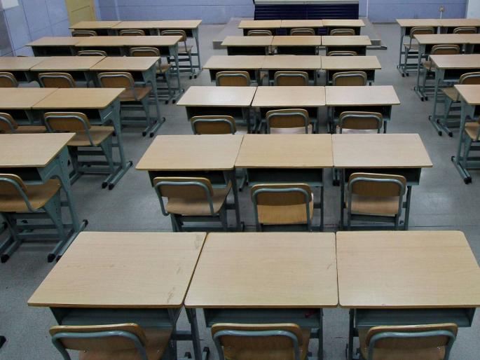 Until the coronavirus is vaccinated, schools will not start; Delhi government made the announcement! | कोरोनावर लस येत नाही, तोपर्यंत शाळा सुरू होणार नाहीत; 'या' सरकारनं थेट घोषणाच केली! Until the coronavirus is vaccinated, schools will not start; Delhi government made the announcement! | कोरोनावर लस येत नाही, तोपर्यंत शाळा सुरू होणार नाहीत; 'या' सरकारनं थेट घोषणाच केली!