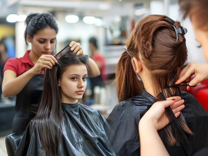 Don't cut your hair because it doesn't grow? You're wrong - see the 4 benefits of getting a haircut regularly | केस वाढत नाहीत म्हणून कापतच नाही? तुम्ही चुकताय- बघा नियमितपणे हेअरकट करण्याचे ४ फायदे