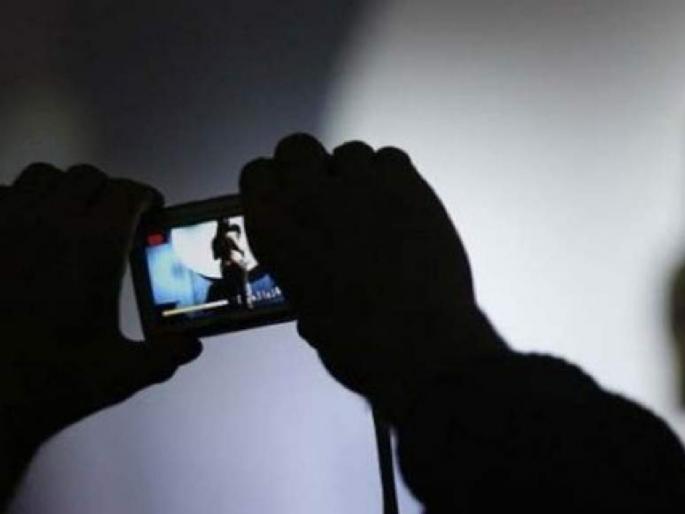 husband blackmailed his wife by asking him to have an affair with a friend In Bengaluru | संतापजनक! पतीने मित्रांसोबत संबंध ठेवायला लावले, व्हिडिओ बनवला, घटस्फोट मागितल्यावर व्हायरल करण्याची धमकी husband blackmailed his wife by asking him to have an affair with a friend In Bengaluru | संतापजनक! पतीने मित्रांसोबत संबंध ठेवायला लावले, व्हिडिओ बनवला, घटस्फोट मागितल्यावर व्हायरल करण्याची धमकी