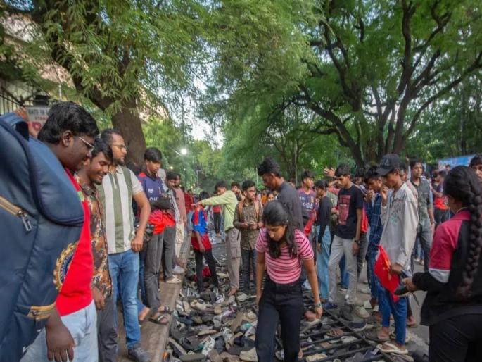 Editorial Special Articles Why does the unconscious frenzy of victory die in a stampede? | विजयाचा बेहोश उन्माद चेंगराचेंगरीत का मृत्यू पावतो? Editorial Special Articles Why does the unconscious frenzy of victory die in a stampede? | विजयाचा बेहोश उन्माद चेंगराचेंगरीत का मृत्यू पावतो?