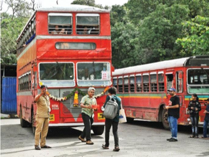We go to our... Best's old double-decker bus has accumulated history | आम्ही जातो आमुच्या... बेस्टची जुनी डबलडेकर बस झाली इतिहास जमा We go to our... Best's old double-decker bus has accumulated history | आम्ही जातो आमुच्या... बेस्टची जुनी डबलडेकर बस झाली इतिहास जमा