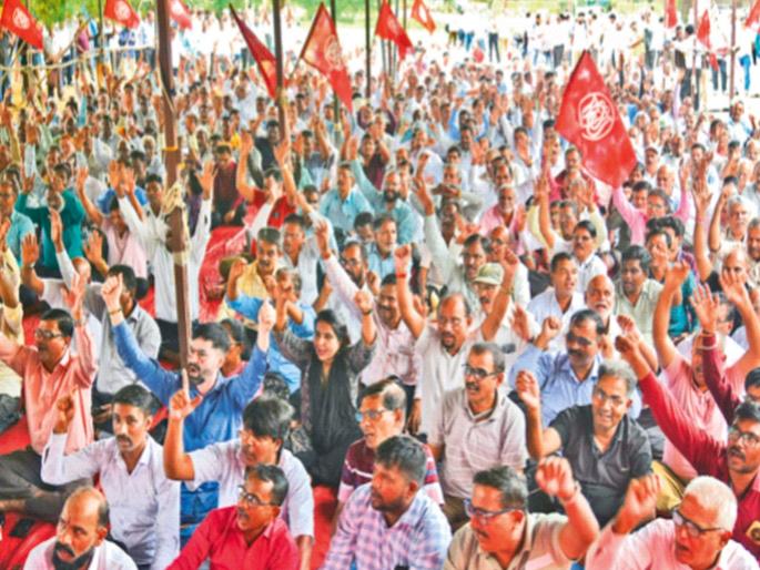 Retired BEST employees at Azad Maidan, 4500 people have exhausted gratuity worth Rs 600 crore | ‘बेस्ट’चे निवृत्त कर्मचारी आझाद मैदानात, ४,५०० जणांची थकली ६०० कोटींची ग्रॅच्युइटी 