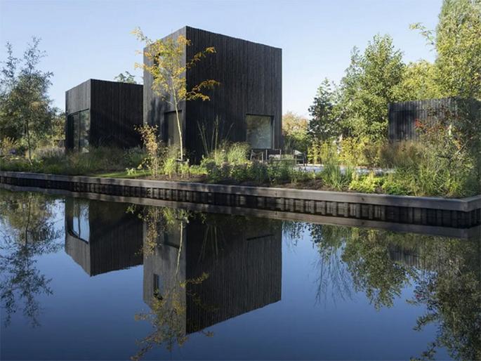 This tiny holiday home won best interior award and its amazing lets look inside | केवळ ६०० स्क्वेअर फुटाच्या छोट्या घराला मिळाला 'बेस्ट इंटेरिअर' अवॉर्ड! This tiny holiday home won best interior award and its amazing lets look inside | केवळ ६०० स्क्वेअर फुटाच्या छोट्या घराला मिळाला 'बेस्ट इंटेरिअर' अवॉर्ड!