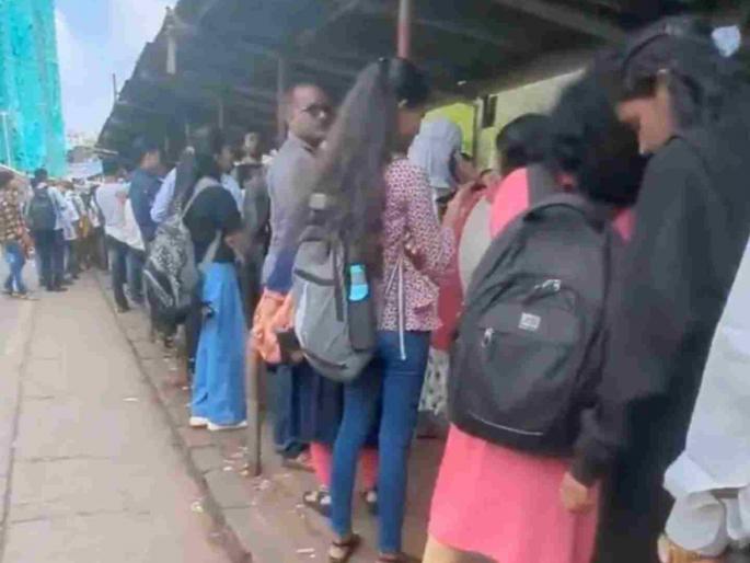 Best bus service closed in kurla station passengers faced problems | बेस्ट बंद; प्रवाशांची पायपीट! कुर्ल्यात रिक्षाचालकांकडून दुसऱ्या दिवशीही लूट सुरूच Best bus service closed in kurla station passengers faced problems | बेस्ट बंद; प्रवाशांची पायपीट! कुर्ल्यात रिक्षाचालकांकडून दुसऱ्या दिवशीही लूट सुरूच