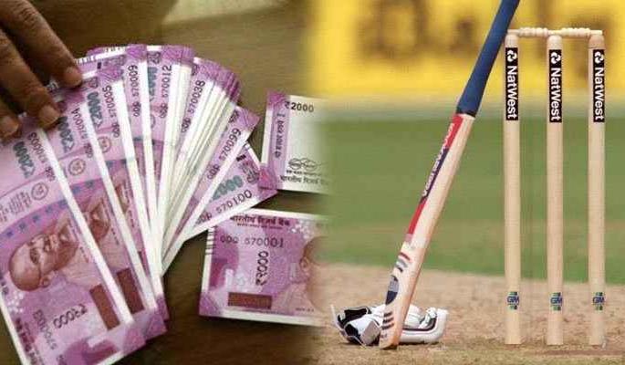 bookies arrested for betting in World Cup match of India | विश्वचषकातील सामन्यांवर सट्टेबाजी; हॉटेलमधून बुकींना अटक