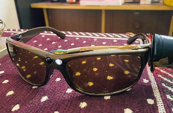 If you put your hand over your nose and mouth, then the siren will sound! An instrument made by an engineering student | नाका-तोंडाला हात लावाल, तर वाजेल सायरन! अभियांत्रिकीच्या विद्यार्थ्याने बनविले यंत्र If you put your hand over your nose and mouth, then the siren will sound! An instrument made by an engineering student | नाका-तोंडाला हात लावाल, तर वाजेल सायरन! अभियांत्रिकीच्या विद्यार्थ्याने बनविले यंत्र