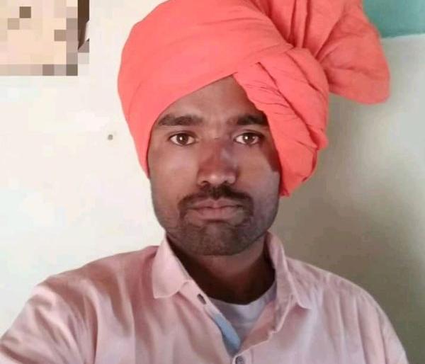 Project victim took poison in Tehsil office; Outcry over lack of name in plot allotment list | प्रकल्पग्रस्ताने तहसील कार्यालयात घेतले विष; भूखंड वाटप यादीत नाव नसल्याने आक्रोश Project victim took poison in Tehsil office; Outcry over lack of name in plot allotment list | प्रकल्पग्रस्ताने तहसील कार्यालयात घेतले विष; भूखंड वाटप यादीत नाव नसल्याने आक्रोश