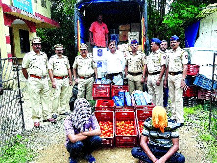 thirteen lakh illegal liquor seized | तेरा लाखांचा अवैध मद्यसाठा जव्हारला जप्त thirteen lakh illegal liquor seized | तेरा लाखांचा अवैध मद्यसाठा जव्हारला जप्त