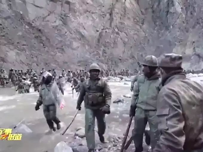 india china faceoff: China Pla came inside 50 meter of Indian border at Galwan Clash violence | Galwan Clash: गलवान खोऱ्याचा Video बॉम्ब' चीनवरच फुटला; 50 मीटरने ड्रॅगन तोंडावर पडला india china faceoff: China Pla came inside 50 meter of Indian border at Galwan Clash violence | Galwan Clash: गलवान खोऱ्याचा Video बॉम्ब' चीनवरच फुटला; 50 मीटरने ड्रॅगन तोंडावर पडला