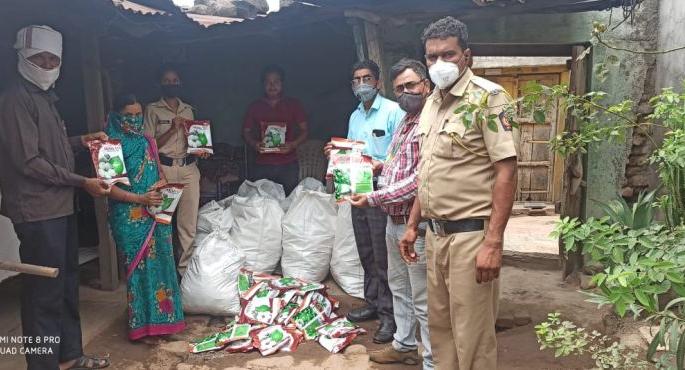 Bogus Bt Cotton seeds siezed at Dhanora in Manora taluka | मानोरा तालुक्यातील धानोरा येथे बोगस बीटी बियाने पकडले