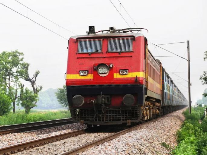 man stops Kranti Express in Nagpur | ऑनलाईन अभ्यासाने तो चक्क ‘क्रांतीकारक’ बनला! नागपूरमध्ये रोखली गेली 'क्रांती एक्सप्रेस' man stops Kranti Express in Nagpur | ऑनलाईन अभ्यासाने तो चक्क ‘क्रांतीकारक’ बनला! नागपूरमध्ये रोखली गेली 'क्रांती एक्सप्रेस'