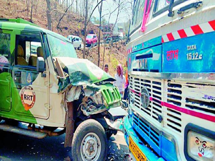 A private bus collided with a tiger reserve vehicle near Semadohan, RFO injured | खासगी बसची व्याघ्र प्रकल्पाच्या वाहनाला धडक; आरएफओ जखमी A private bus collided with a tiger reserve vehicle near Semadohan, RFO injured | खासगी बसची व्याघ्र प्रकल्पाच्या वाहनाला धडक; आरएफओ जखमी