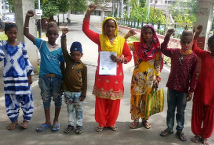 Threatening the suspect's family | संशयिताच्या कुटूंबाला धमकी Threatening the suspect's family | संशयिताच्या कुटूंबाला धमकी