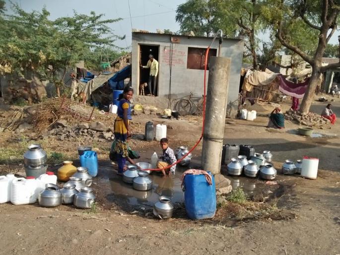Wandering water for residents of Kanashi, Dehari village in Bhadgaon taluka | भडगाव तालुक्यातील कनाशी, देव्हारी गावात नागरिकांची पाण्यासाठी भटकंती