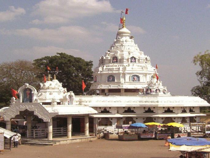 Bhadra Maroti temple closed due to corona; This is crucial time for traders in Khultabad | कोरोनामुळे भद्रा मारोती मंदिर बंद; खुलताबाद येथील व्यावसायिकांवर यंदा उपासमारीची वेळ Bhadra Maroti temple closed due to corona; This is crucial time for traders in Khultabad | कोरोनामुळे भद्रा मारोती मंदिर बंद; खुलताबाद येथील व्यावसायिकांवर यंदा उपासमारीची वेळ