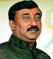 Gangster Raju Bhadre of Nagpur appeared before Nashik police | नागपूरचा गँगस्टर राजू भद्रे नाशिक पोलिसांसमोर हजर Gangster Raju Bhadre of Nagpur appeared before Nashik police | नागपूरचा गँगस्टर राजू भद्रे नाशिक पोलिसांसमोर हजर