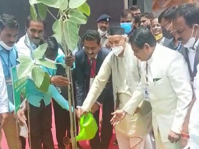 The Governor bhagat Singh Koshyari left without inaugurating the hostel; Not even a simple inspection | वसतिगृहाचे उद्घाटन न करताच राज्यपाल निघाले; साधी पाहणीही केली नाही The Governor bhagat Singh Koshyari left without inaugurating the hostel; Not even a simple inspection | वसतिगृहाचे उद्घाटन न करताच राज्यपाल निघाले; साधी पाहणीही केली नाही