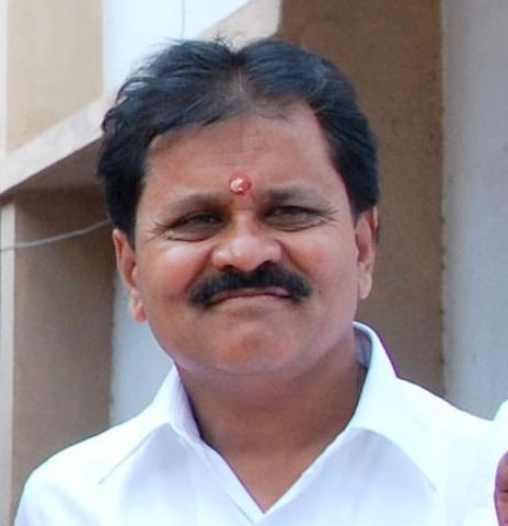 Shiv Sena will fight Lok Sabha from Nagar : sena strategy to fight BJP | शिवसेनेकडून भगवान फुलसौंदर लढविणार नगरमधून लोकसभा- भाजपाला शह देण्यासाठी सेना आखतेय रणनिती