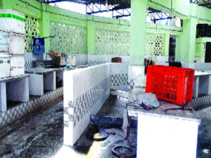 Bhaindar's Fish Market awaiting inauguration | भाईंदरचे मासळी मार्केट उद्घाटनाच्या प्रतीक्षेत Bhaindar's Fish Market awaiting inauguration | भाईंदरचे मासळी मार्केट उद्घाटनाच्या प्रतीक्षेत