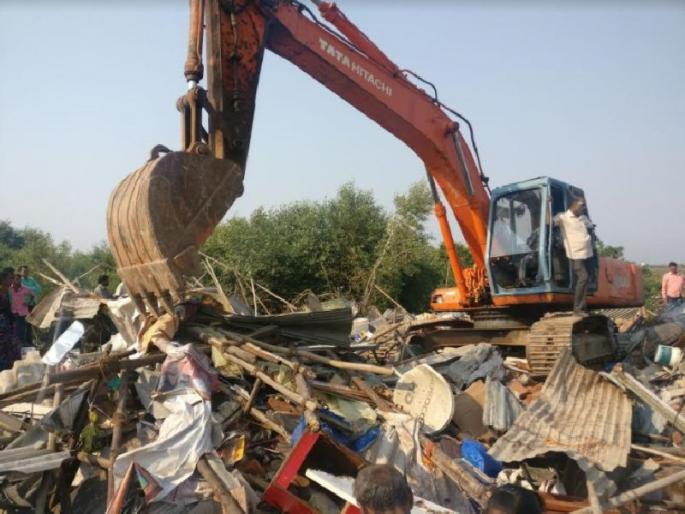 36 buildings in Kandalvan, Panthal broke in the mouth of Bhinder | भार्इंदरच्या मुर्धा भागात कांदळवन, पाणथळमधील ३६ बांधकामे तोडली 36 buildings in Kandalvan, Panthal broke in the mouth of Bhinder | भार्इंदरच्या मुर्धा भागात कांदळवन, पाणथळमधील ३६ बांधकामे तोडली