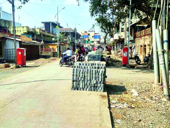 Cracked down the civil work | निकृष्ट दर्जाचे काम नागरीकांनी पाडले बंद