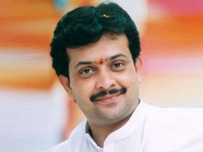 Bhaiyyuji Maharaj suicide: The steps taken by the students of Kopardi not to leave the education | Bhaiyyuji Maharaj suicide : कोपर्डीतल्या विद्यार्थीनींनी शिक्षण सोडू नये, यासाठी घेतला होता पुढाकार Bhaiyyuji Maharaj suicide: The steps taken by the students of Kopardi not to leave the education | Bhaiyyuji Maharaj suicide : कोपर्डीतल्या विद्यार्थीनींनी शिक्षण सोडू नये, यासाठी घेतला होता पुढाकार