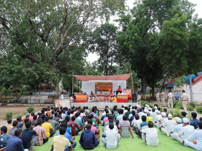 Prisoners dyed in devotional juice; The grand finale of the competition will be held at Yerawada Jail on Tuesday | कारागृहातील बंदीजन रंगले भक्ती रसात; स्पर्धेची महाअंतिम फेरी मंगळवारी येरवडा कारागृहात Prisoners dyed in devotional juice; The grand finale of the competition will be held at Yerawada Jail on Tuesday | कारागृहातील बंदीजन रंगले भक्ती रसात; स्पर्धेची महाअंतिम फेरी मंगळवारी येरवडा कारागृहात