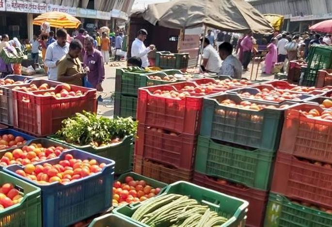 As soon as the Guardian Minister addresses the people, the crowd in the vegetable market is closed | पालकमंत्र्यांनी कानउघाडणी करताच जनता भाजीबाजारातील हर्रासी बंद As soon as the Guardian Minister addresses the people, the crowd in the vegetable market is closed | पालकमंत्र्यांनी कानउघाडणी करताच जनता भाजीबाजारातील हर्रासी बंद