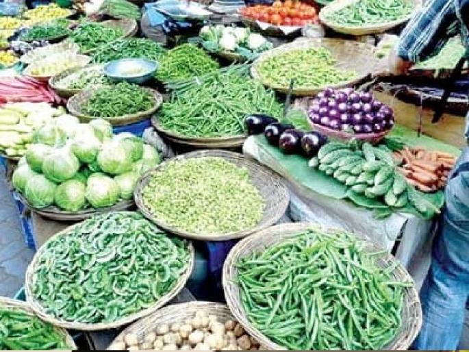 unseasonal rains, prices of vegetables fell by half in bhandara | अवकाळी पावसाचा फटका, भाजीपाल्याचे दर निम्म्याने कोसळले unseasonal rains, prices of vegetables fell by half in bhandara | अवकाळी पावसाचा फटका, भाजीपाल्याचे दर निम्म्याने कोसळले