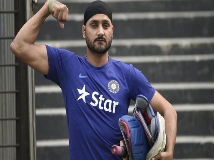 Chandrayaan-2 : Indian spinner Harbhajan Singh Trolled Pakistan | Chandrayaan-2 : हरभजन सिंगचा पाकिस्तानला सणसणीत टोमणा; म्हणाला...
