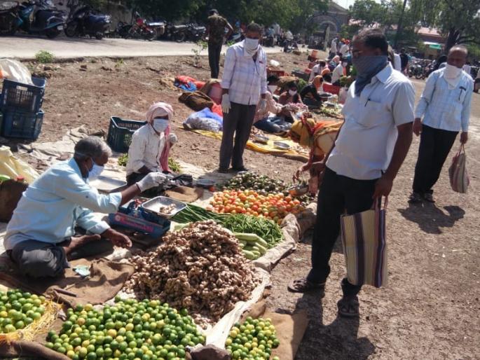 Directly sell 906 tonnes of vegetables, fruits in 20 days! | २० दिवसांत ९०६ टन भाजीपाला, फळांची ग्राहकांना थेट विक्री! Directly sell 906 tonnes of vegetables, fruits in 20 days! | २० दिवसांत ९०६ टन भाजीपाला, फळांची ग्राहकांना थेट विक्री!