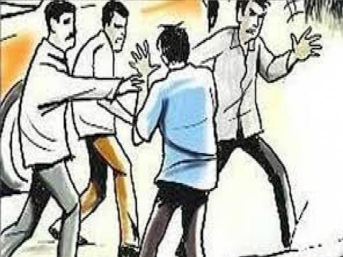 Video shooting of women in mobile phones, Citizens gave chop to the seller in sangli | Sangli: भाजी खरेदीसाठी आलेल्या महिलांचे मोबाइलमध्ये करत होता चित्रण, विक्रेत्यास नागरिकांनी दिला चोप Video shooting of women in mobile phones, Citizens gave chop to the seller in sangli | Sangli: भाजी खरेदीसाठी आलेल्या महिलांचे मोबाइलमध्ये करत होता चित्रण, विक्रेत्यास नागरिकांनी दिला चोप