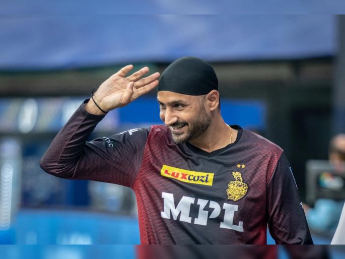 IPL 2021: MI Vs KKR T20 Live: Harbhajan Singh's take last wicket before 701 days | IPL 2021 : MI Vs KKR T20 Live : हरभजन सिंगनं अखेरचा बळी घेतला त्याला झालेय तब्बल ७०१ दिवस