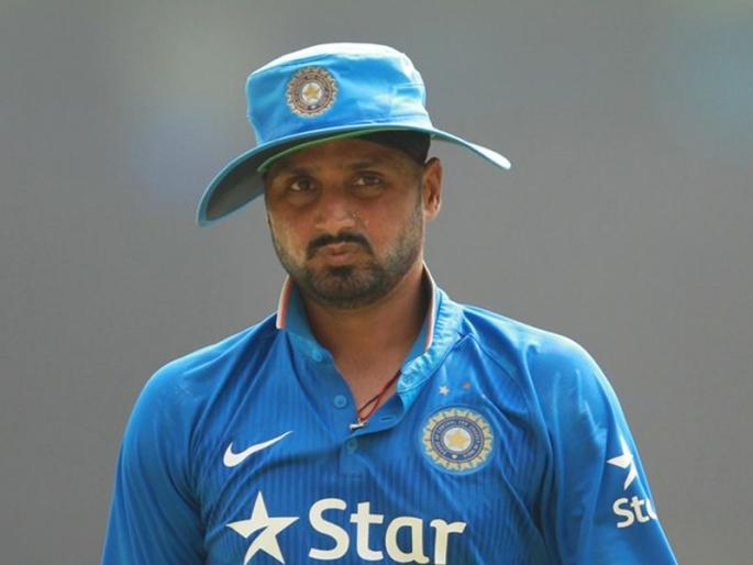 Bhajji's Gugali, Harbhajan's 'tweet' hits 'Bharat CleanBold' | भज्जीची गुगली, हरभजनच्या 'या' ट्विटमुळे अख्खा 'भारत क्लीनबोल्ड' Bhajji's Gugali, Harbhajan's 'tweet' hits 'Bharat CleanBold' | भज्जीची गुगली, हरभजनच्या 'या' ट्विटमुळे अख्खा 'भारत क्लीनबोल्ड'