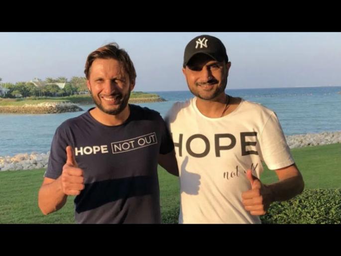 Cororna Virus : Harbhajan Singh answers trolls on facing flak for supporting Shahid Afridi svg | Corona Virus : आफ्रिदीला पाठिंबा देण्यावरून टीका करणाऱ्यांना हरभजन सिंगनं सुनावलं