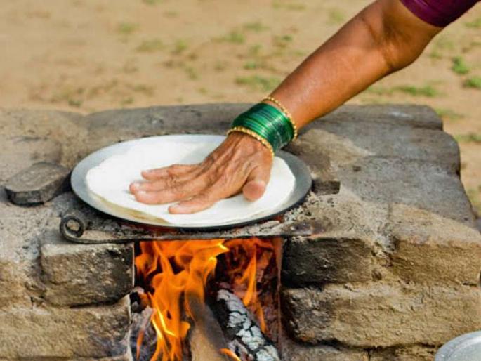 Women got jobs because of bread | भाकरीमुळे महिलांना मिळाला रोजगार