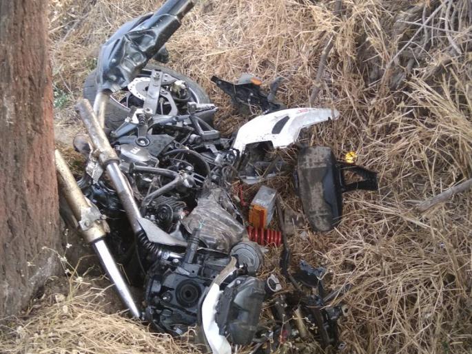 Three youths died on the spot in accident at Bhalwani | भाळवणी येथील अपघातात तिघे तरुण जागीच ठार Three youths died on the spot in accident at Bhalwani | भाळवणी येथील अपघातात तिघे तरुण जागीच ठार