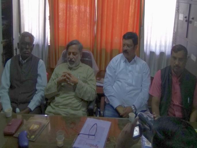 The information that misleads the authorities in the affluence of the CM due to the pressures of the Chief Minister, allegations of Communist leader Bhalchandra Kango | दबावामुळे समृद्धी प्रकरणी अधिकाऱ्यांकडून दिशाभूल करणारी माहिती, भालचंद्र कानगो यांचा आरोप The information that misleads the authorities in the affluence of the CM due to the pressures of the Chief Minister, allegations of Communist leader Bhalchandra Kango | दबावामुळे समृद्धी प्रकरणी अधिकाऱ्यांकडून दिशाभूल करणारी माहिती, भालचंद्र कानगो यांचा आरोप