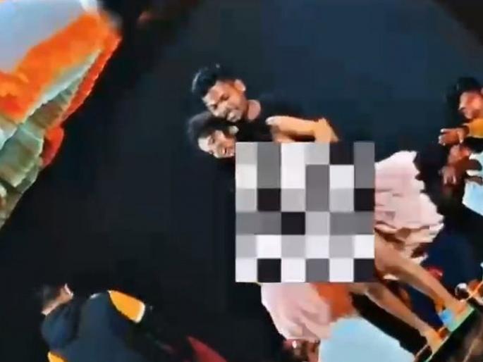 Bhandara: Peak of obscenity, dancer dances naked with partner: Organizers booked | Bhandara: अश्लिलतेचा कळस, नृत्यांगनेचे जोडीदारासोबत निर्वस्त्र नृत्य:आयोजकांवर गुन्हा दाखल Bhandara: Peak of obscenity, dancer dances naked with partner: Organizers booked | Bhandara: अश्लिलतेचा कळस, नृत्यांगनेचे जोडीदारासोबत निर्वस्त्र नृत्य:आयोजकांवर गुन्हा दाखल