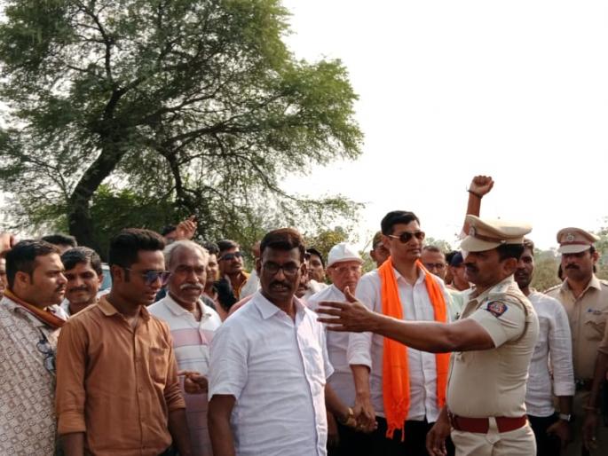 MLA Narendra Bhondekar who went to demand action against Dhirendra Shastri is in police custody | धीरेंद्र शास्त्रींवर कारवाईच्या मागणीसाठी निघालेले आमदार नरेंद्र भोंडेकर पोलिसांच्या ताब्यात MLA Narendra Bhondekar who went to demand action against Dhirendra Shastri is in police custody | धीरेंद्र शास्त्रींवर कारवाईच्या मागणीसाठी निघालेले आमदार नरेंद्र भोंडेकर पोलिसांच्या ताब्यात