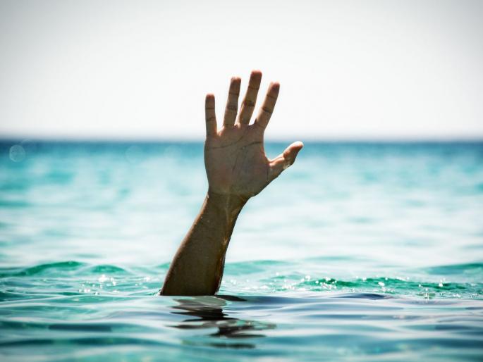 in bhandara three brothers drown in lake | दिवाळीच्या दिवशी तीन सख्ख्या भावांचा तलावात बुडून मृत्यू; गावावर शोककळा in bhandara three brothers drown in lake | दिवाळीच्या दिवशी तीन सख्ख्या भावांचा तलावात बुडून मृत्यू; गावावर शोककळा