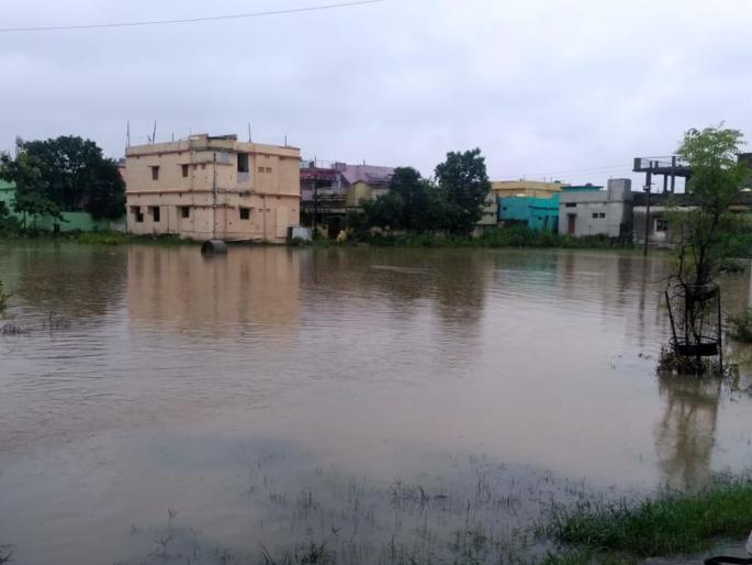 bodara lake burst after heavy rain many roads closed | भंडाऱ्यात पावसाचा धुमाकूळ; बोदरा तलाव फुटल्यानं अनेक मार्ग बंद, घरांमध्ये शिरलं पाणी bodara lake burst after heavy rain many roads closed | भंडाऱ्यात पावसाचा धुमाकूळ; बोदरा तलाव फुटल्यानं अनेक मार्ग बंद, घरांमध्ये शिरलं पाणी