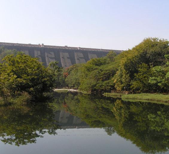 From the Bhandardara-Nilwande Dam, water started to be released for agriculture | भंडारदरा-निळवंडे धरणातून शेतीसाठी पाणी सोडण्यास सुरुवात